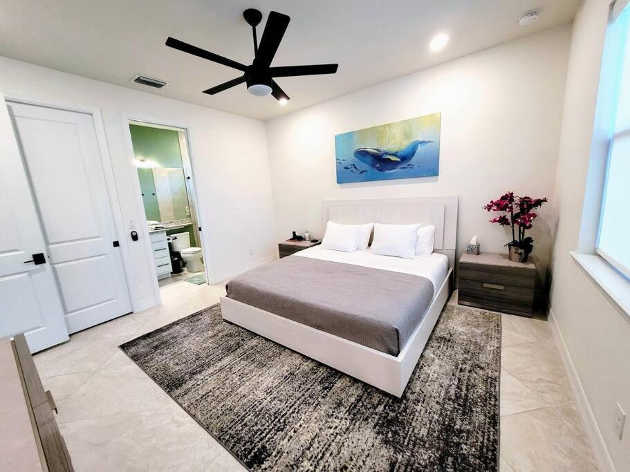 Blue Door Retreat - Luxury Pool Home - Sleeps 8 Cape Coral Exterior photo