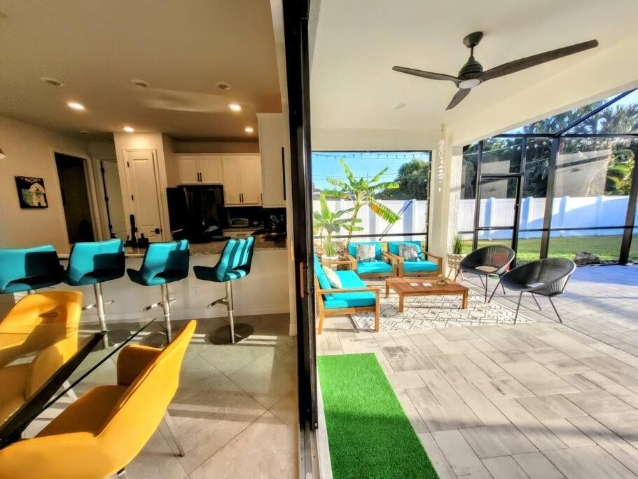 Blue Door Retreat - Luxury Pool Home - Sleeps 8 Cape Coral Exterior photo