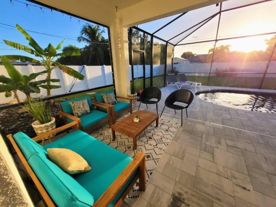 Blue Door Retreat - Luxury Pool Home - Sleeps 8 Cape Coral Exterior photo