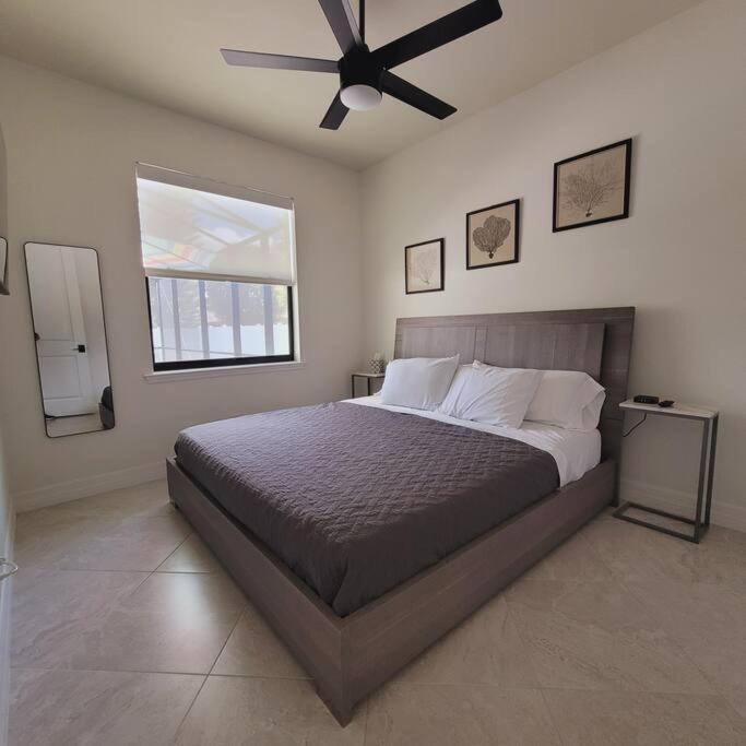 Blue Door Retreat - Luxury Pool Home - Sleeps 8 Cape Coral Exterior photo